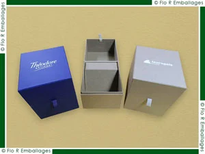 Coffrets carton haut de gamme avec couvercle à charnière et gorge de guidage, papier mat coloré, impression des logos en sérigraphie à eau