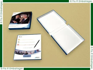 Coffret carton monocuvette à ouverture charnière, idéal pour box découvertes, bons cadeaux et chèques cadeaux. Fabrication sur-mesure sans minimum, finition haut de gamme